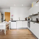 1 Bedroom Cozy In *