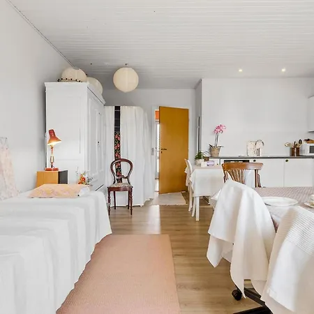 1 Bedroom Cozy In